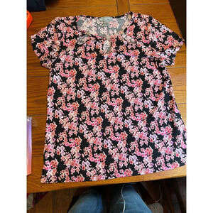 By Design Blouse in Size Medium  Ladies front cutout detail